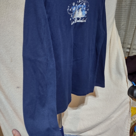 (563) M C Sportswear Christmas Top, size XL - Picture 3 of 5